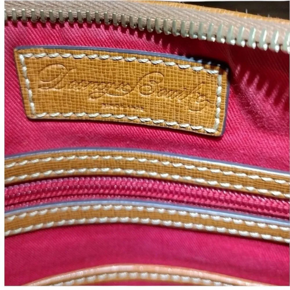 Dooney & Bourke Elegant Tan Leather Shoulder Bag with Adjustable Strap - Picture 7 of 11